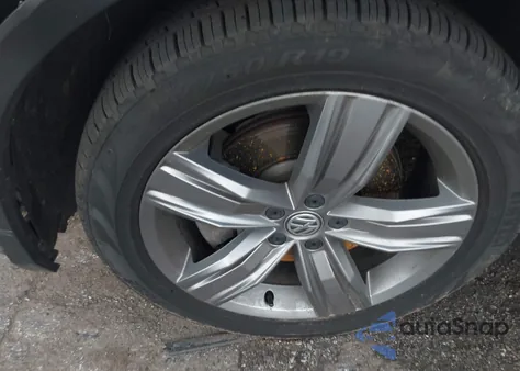 2019 Volkswagen Tiguan 2.0T Sel Premium/2.0T Sel Premium R-Line z USA, uszkodzony, nr VIN 3VV4B7AX0KM144813